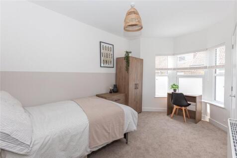 Room 5_7 Forest Rd_3.jpeg