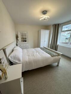 Room 2_2 Oberon Ave