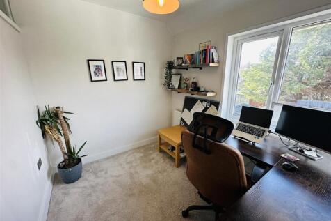 Bedroom 4 / Office