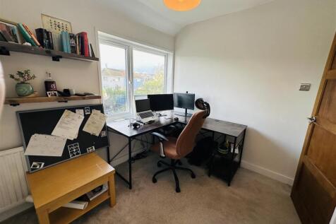 Bedroom 4 / Office