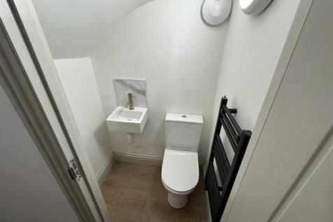 886_Downstairs Bathroom