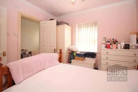 Bedroom 11.jpg