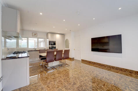 Kitchen Diner Shot 2