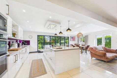 KITCHEN DINING LIVING