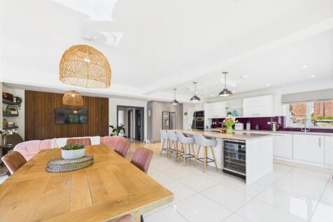 KITCHEN DINING LIVING