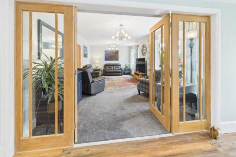 DOORS TO LOUNGE