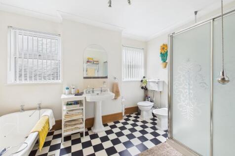 FOUR PIECE BATHROOM