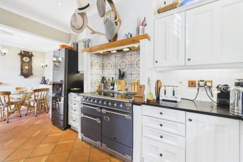KITCHEN / BREAKFAST ROOM