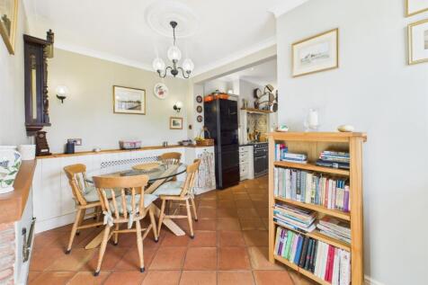 KITCHEN / BREAKFAST