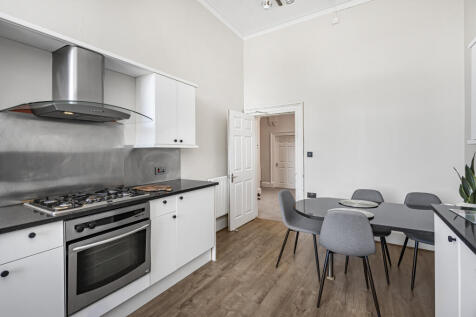 21 (2f1) Leopold Place, Edinburgh, EH7 5LB (9).JPG