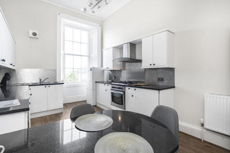 21 (2f1) Leopold Place, Edinburgh, EH7 5LB (7).JPG