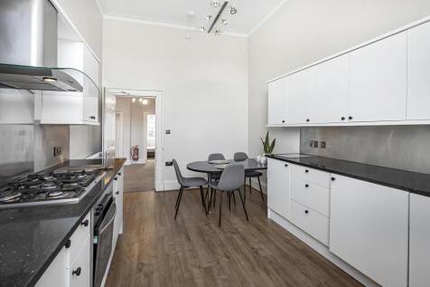 21 (2f1) Leopold Place, Edinburgh, EH7 5LB (8).JPG