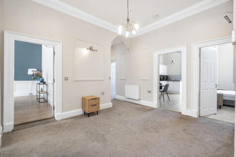 21 (2f1) Leopold Place, Edinburgh, EH7 5LB (29).JP