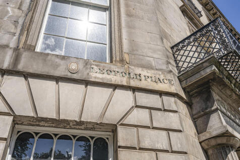 21 (2f1) Leopold Place, Edinburgh, EH7 5LB (32).JP