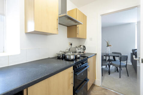 21 (16) Forebank Road, Dundee