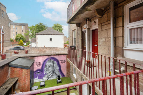 21 (18) Forebank Road, Dundee
