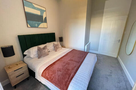 Meadowpark St Bedroom 21