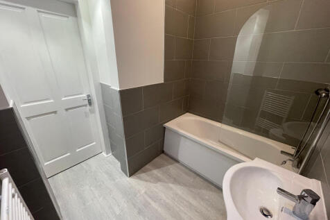 Meadowpark St Bathroom 1