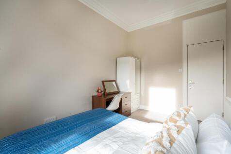 17 (2f1) Royal Park Terrace, Edinburgh, EH8 8JB (1