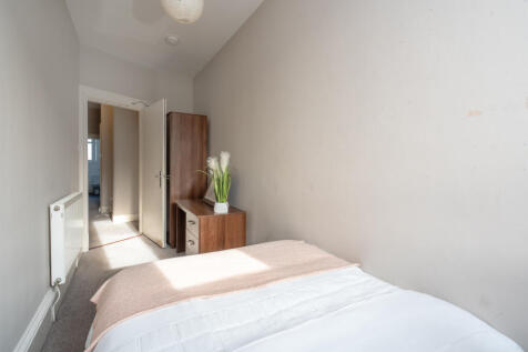 17 (2f1) Royal Park Terrace, Edinburgh, EH8 8JB (6