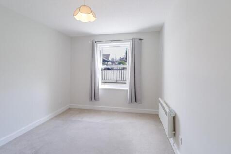 Bedroom a.jpg
