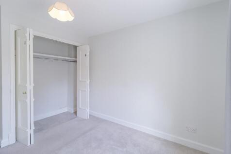 Bedroom b.jpg
