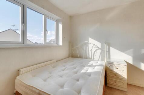 Bedroom a.jpg