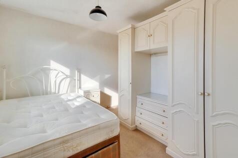 Bedroom b.jpg