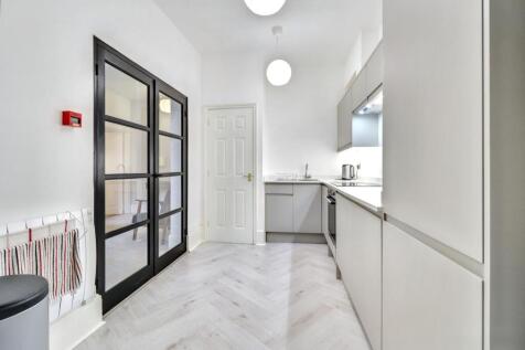 Kitchen b.JPG