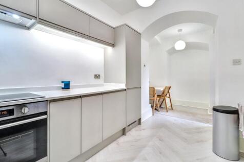 Kitchen c.JPG