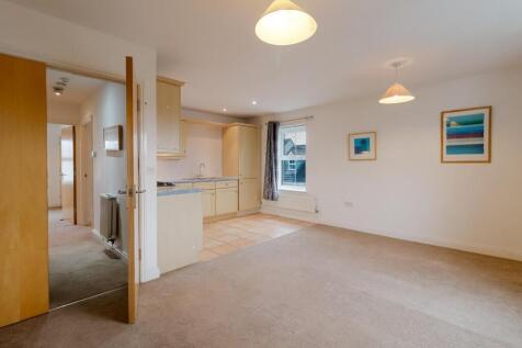 2-bed-flat-cheltenham-2.jpg