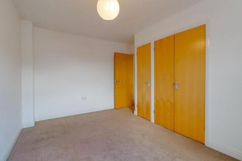 2-bed-flat-cheltenham-10.jpg