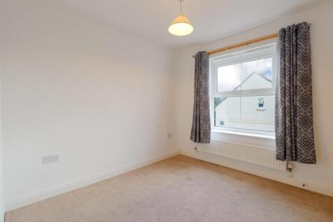 2-bed-flat-cheltenham-19.jpg
