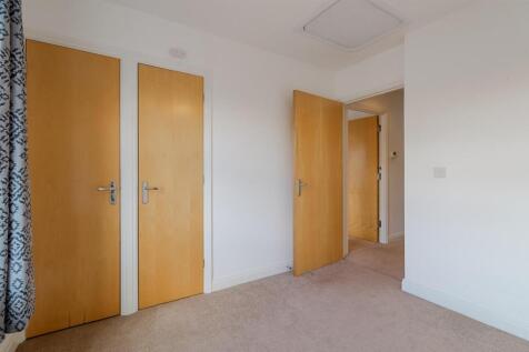 2-bed-flat-cheltenham-11.jpg