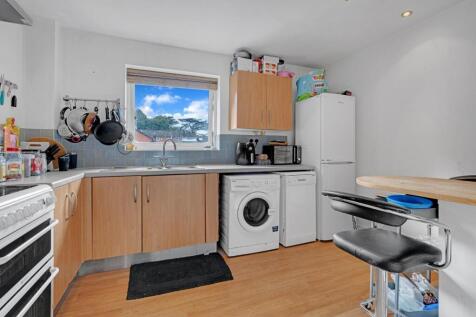 2-bed-flat-charlton-kings (6).jpg