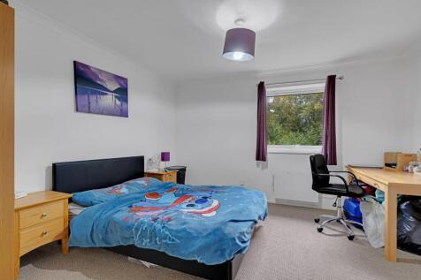 2-bed-flat-charlton-kings (10).jpg