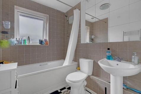 2-bed-flat-charlton-kings (14).jpg