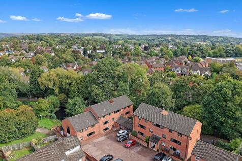 2-bed-flat-charlton-kings (2).jpg