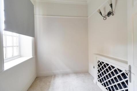 Bedroom 2 (2).jpg