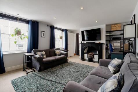 Living Room b.jpg