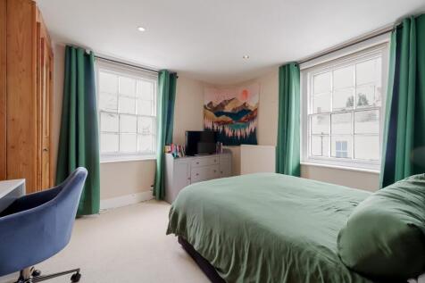 Bedroom 1a.jpg