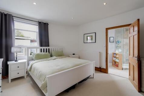 Bedroom a.jpg