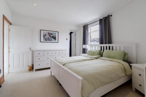 Bedroom b.jpg