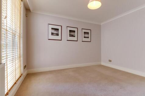 Bedroom 1a.jpg