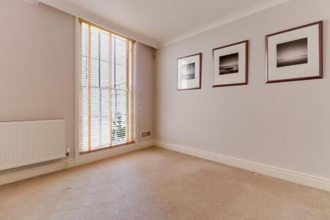 Bedroom 1b.jpg