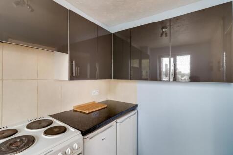 Kitchen (3).jpg