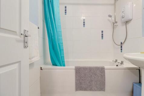 Bathroom (2).jpg