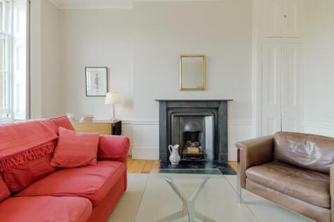 Living Room e.jpg