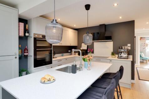 Kitchen (4).jpg