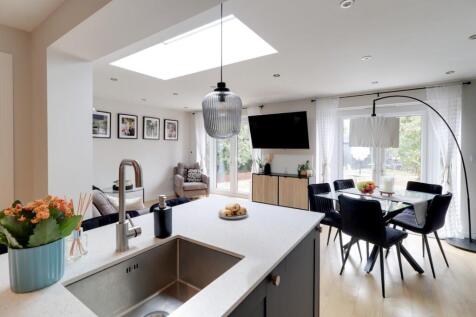 Kitchen (6).jpg